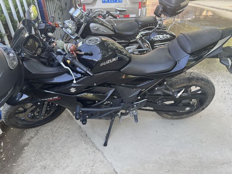 二手豪爵铃木GSX250R