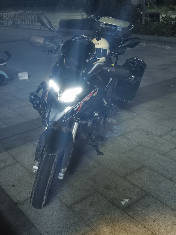 二手贝纳利金鹏 TRK251