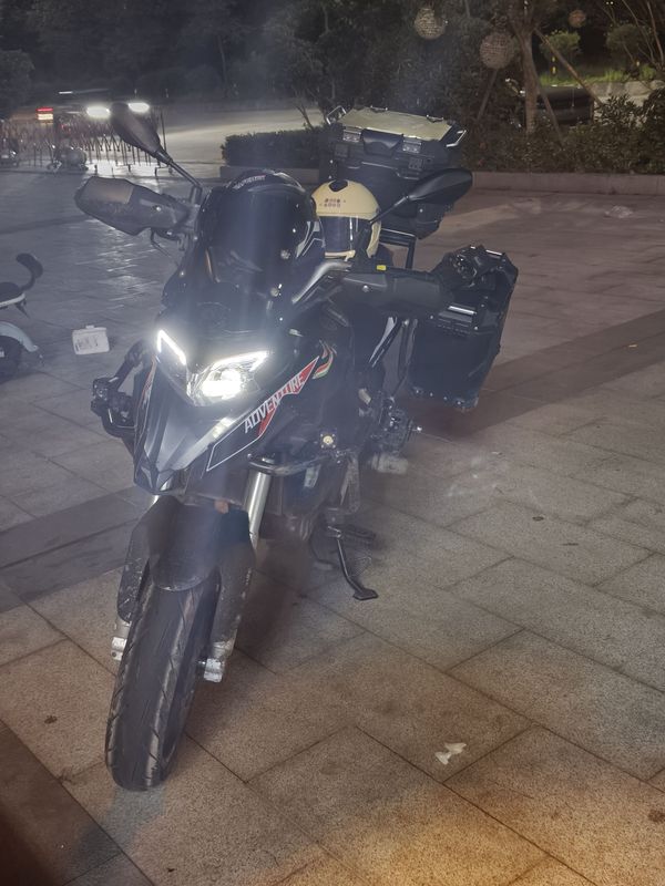 二手贝纳利金鹏 TRK251