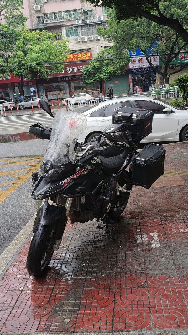二手贝纳利金鹏 TRK251