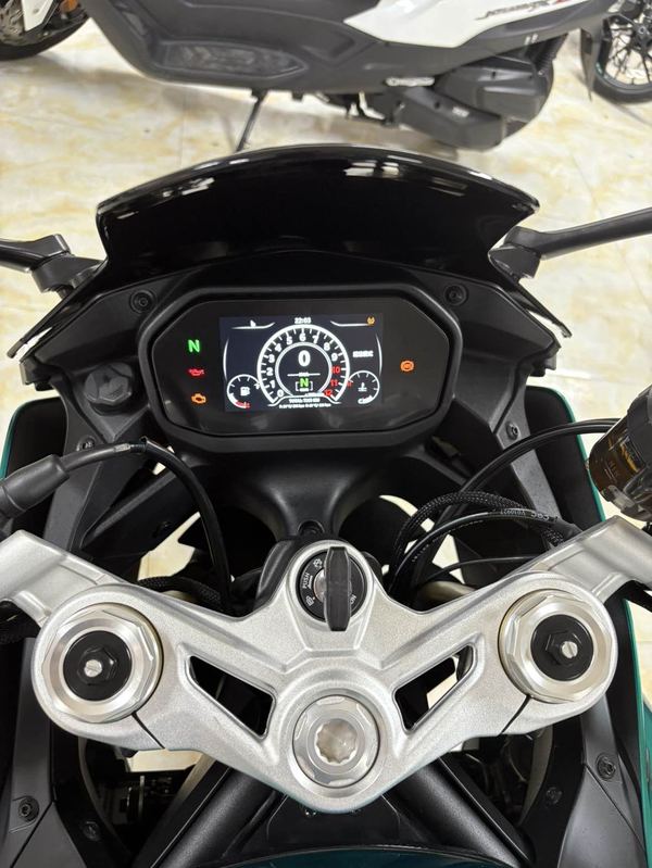 二手贝纳利龙卷风 Tornado 552R