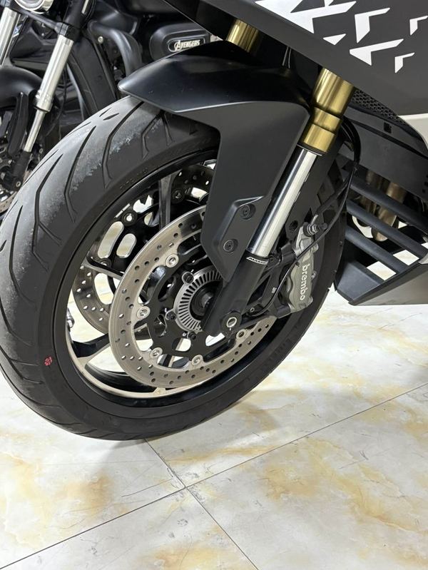 二手贝纳利龙卷风 Tornado 552R