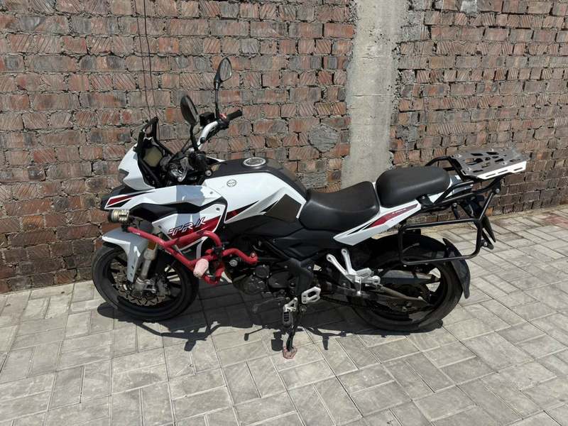 二手贝纳利金鹏 TRK251