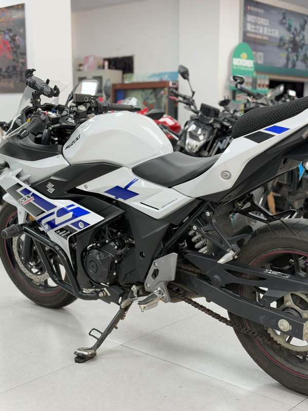 二手豪爵铃木GSX250R