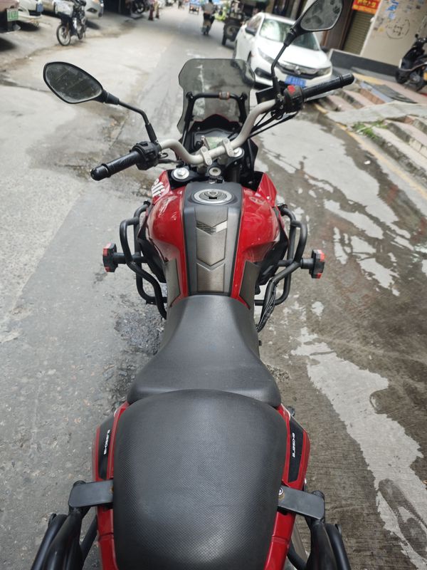 二手贝纳利金鹏 TRK251
