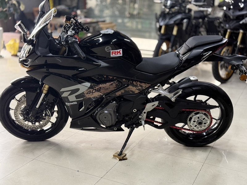 二手贝纳利龙卷风 Tornado 402R