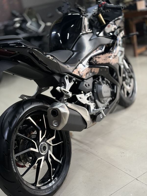 二手贝纳利龙卷风 Tornado 402R