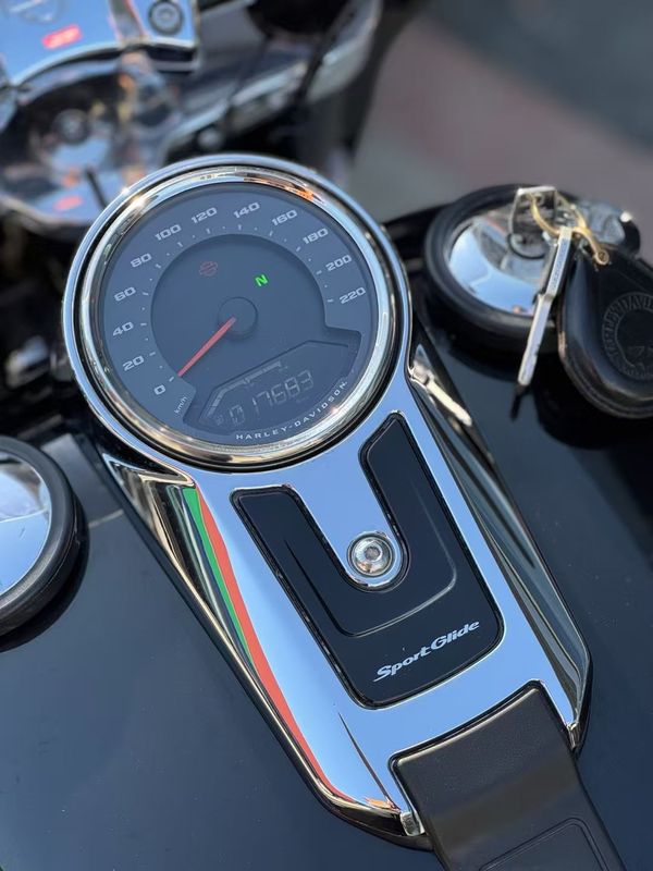 二手哈雷戴维森凌动滑翔 Sport Glide