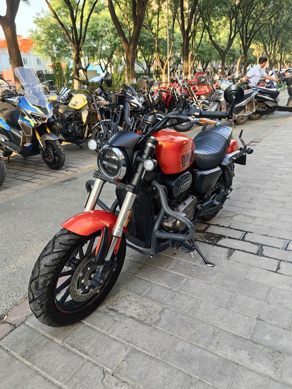 二手QJMOTOR闪300
