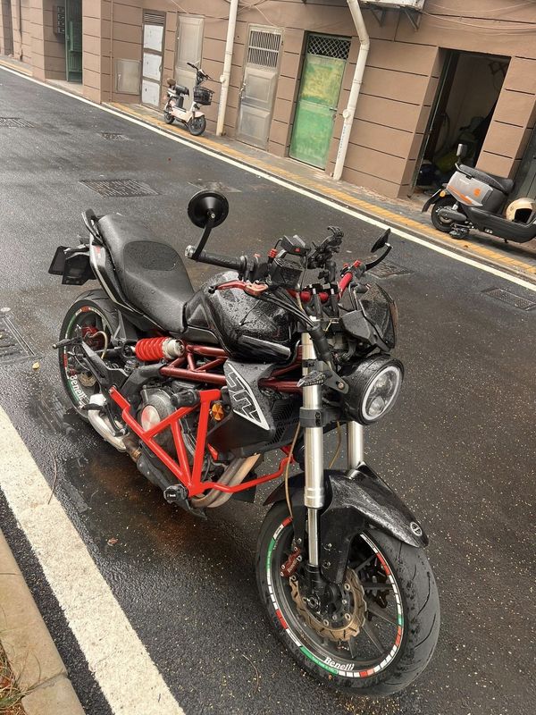 二手贝纳利蓝宝龙BJ300GS