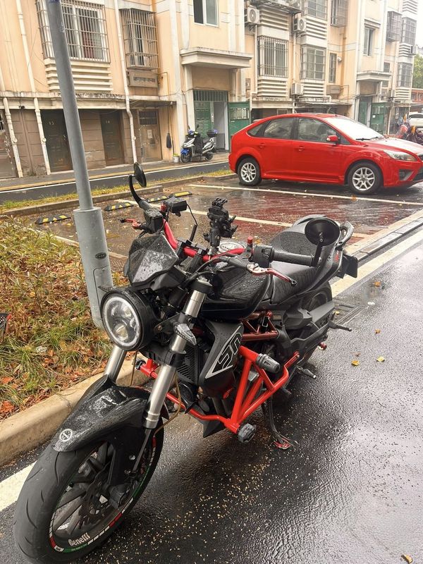 二手贝纳利蓝宝龙BJ300GS