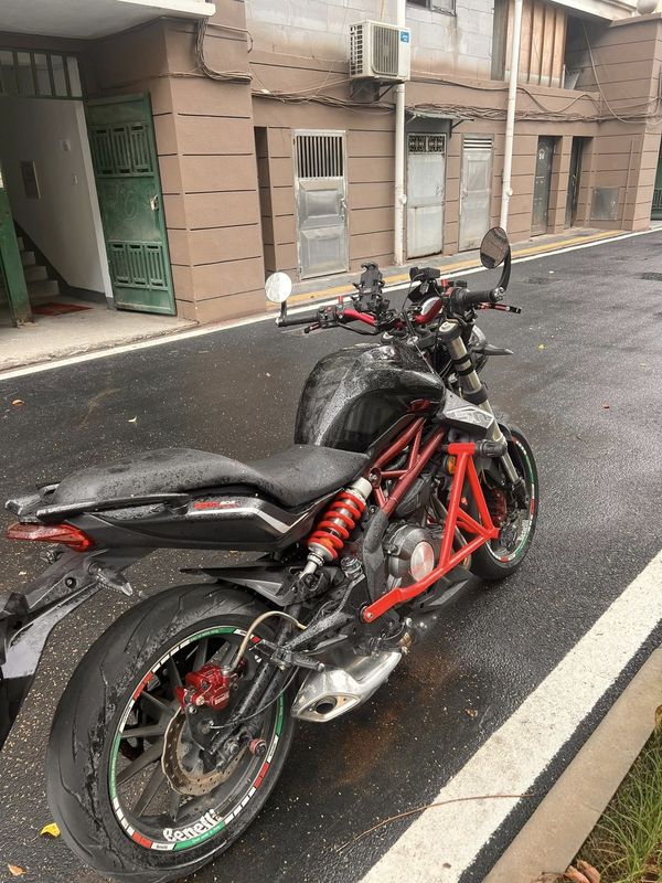 二手贝纳利蓝宝龙BJ300GS