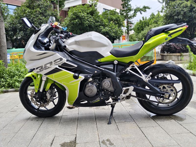二手贝纳利龙卷风 Tornado 302R