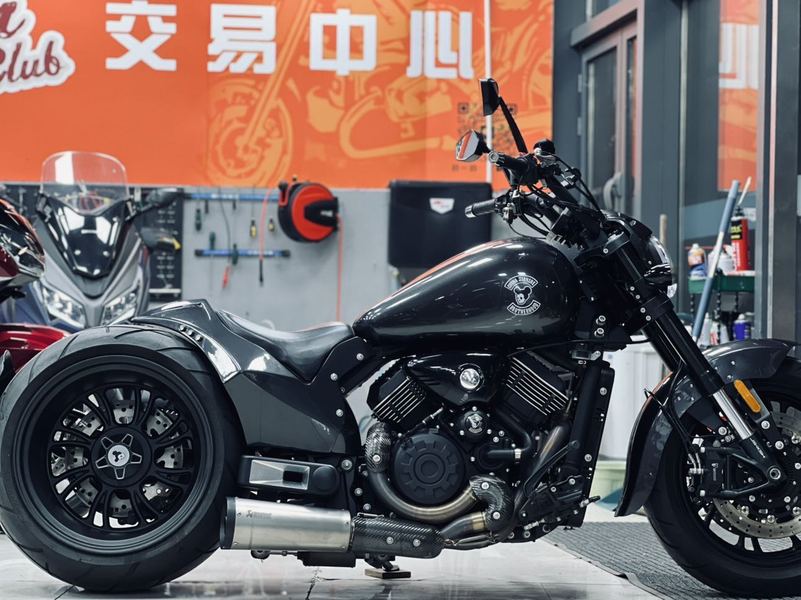 二手香帅金刚狼800S