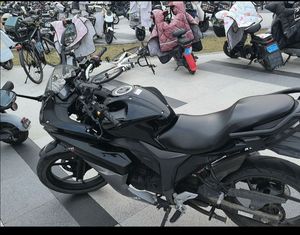 二手济南铃木极客飒 Gixxer 155