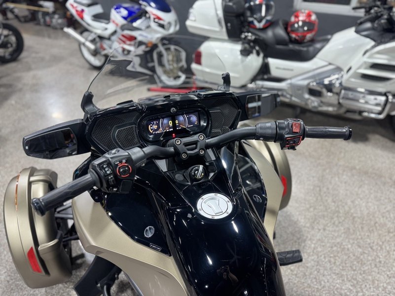 二手庞巴迪Spyder F3 