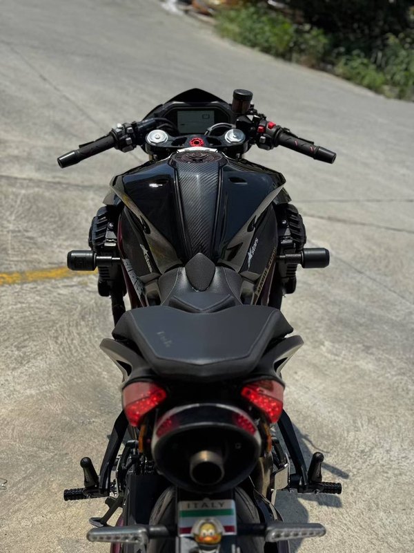 二手贝纳利TNT899