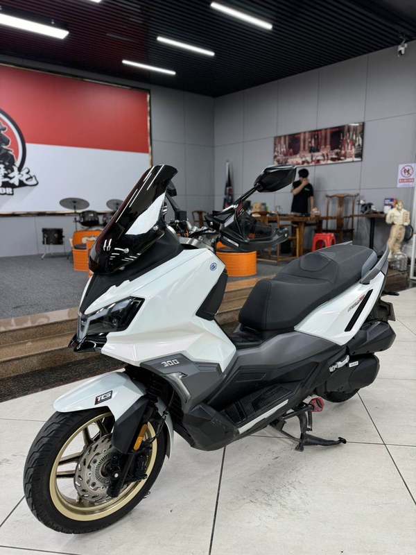 二手三阳哈士奇 Husky ADV300