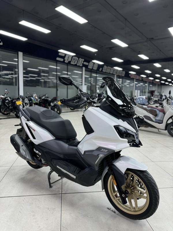 二手三阳哈士奇 Husky ADV300