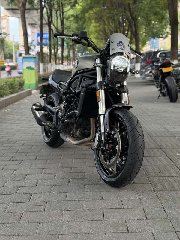 二手贝纳利幼狮 Leoncino 800