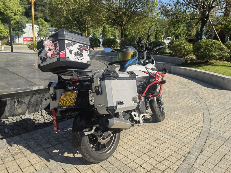 二手贝纳利金鹏 TRK251