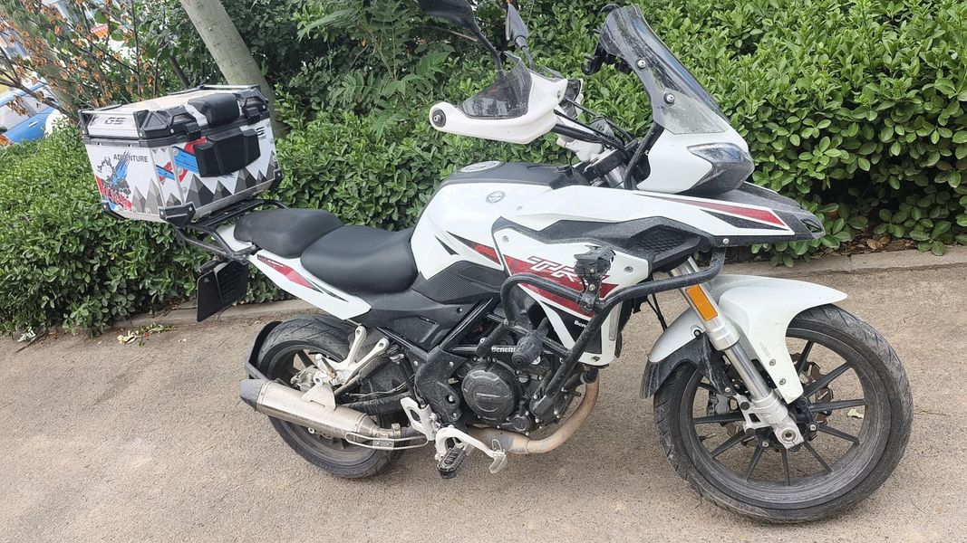 二手贝纳利金鹏 TRK251