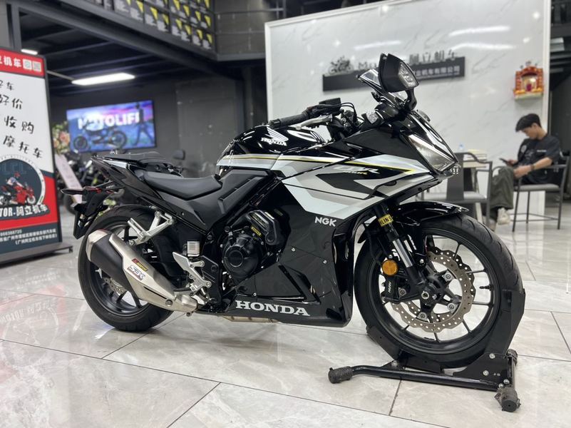 二手本田CBR400R