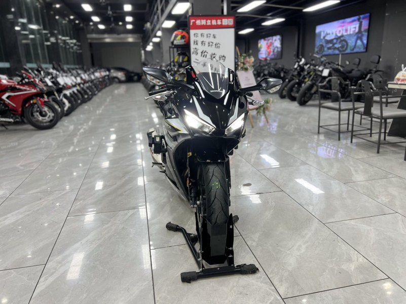 二手本田CBR400R