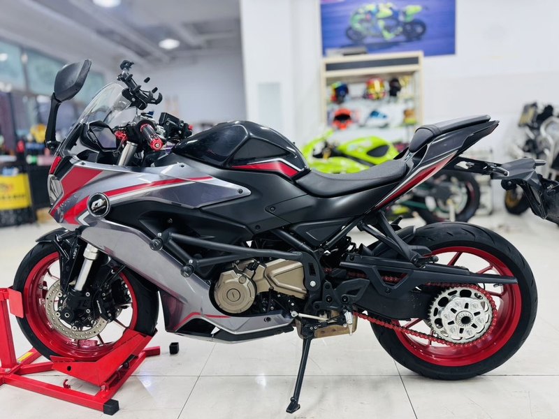 二手QJMOTOR赛400