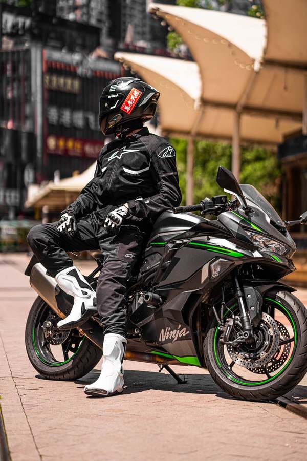 二手川崎ZX-4R