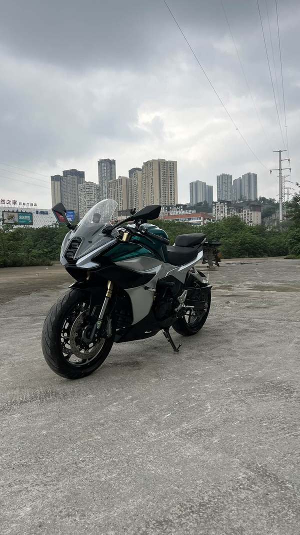 二手贝纳利龙卷风 Tornado 552R