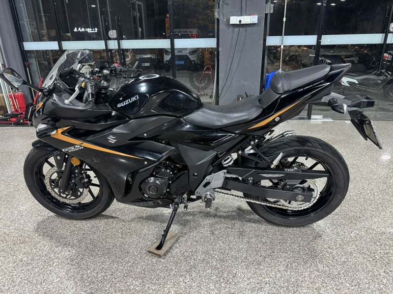 二手豪爵铃木GSX250R