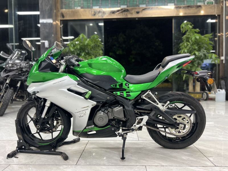 二手贝纳利龙卷风 Tornado 252R
