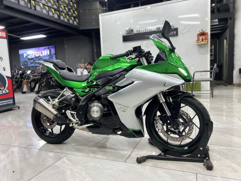 二手贝纳利龙卷风 Tornado 252R
