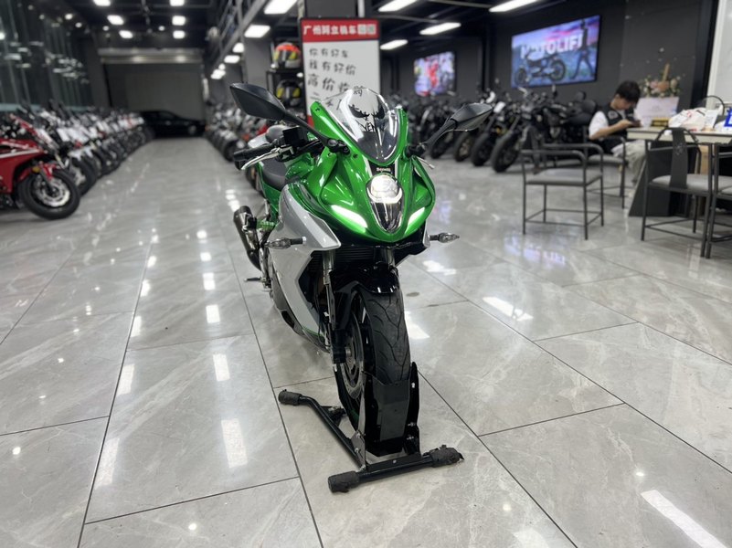 二手贝纳利龙卷风 Tornado 252R