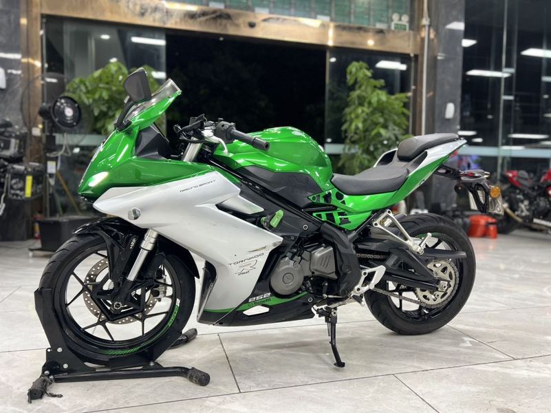 二手贝纳利龙卷风 Tornado 252R