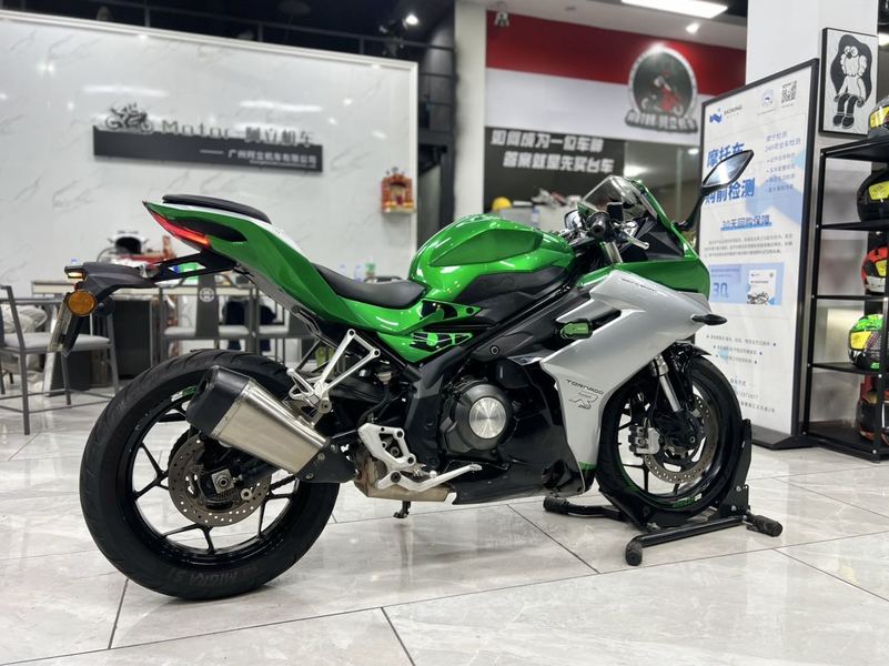 二手贝纳利龙卷风 Tornado 252R