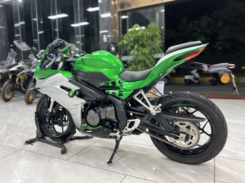 二手贝纳利龙卷风 Tornado 252R