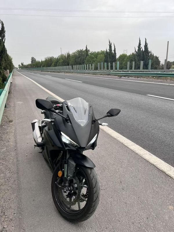 二手本田CBR400R