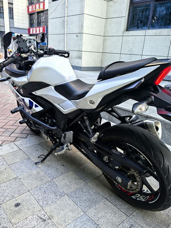 二手豪爵铃木GSX250R