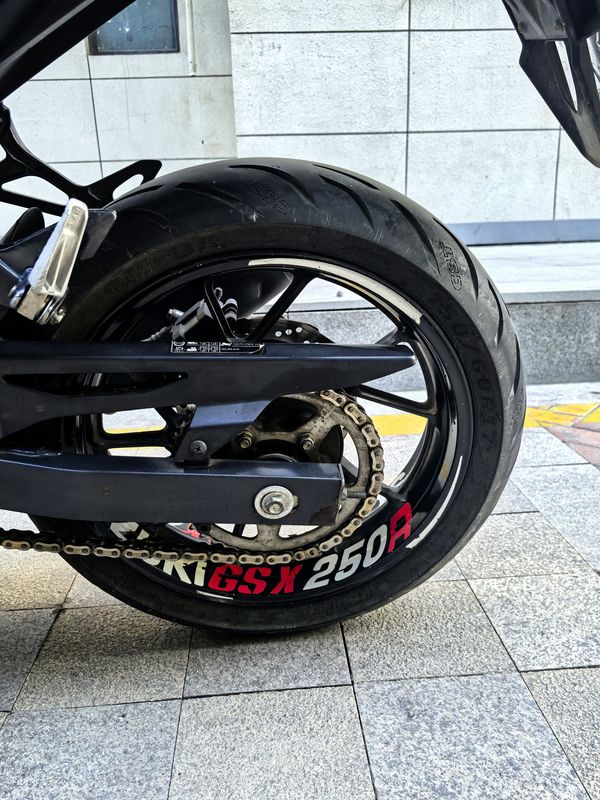 二手豪爵铃木GSX250R