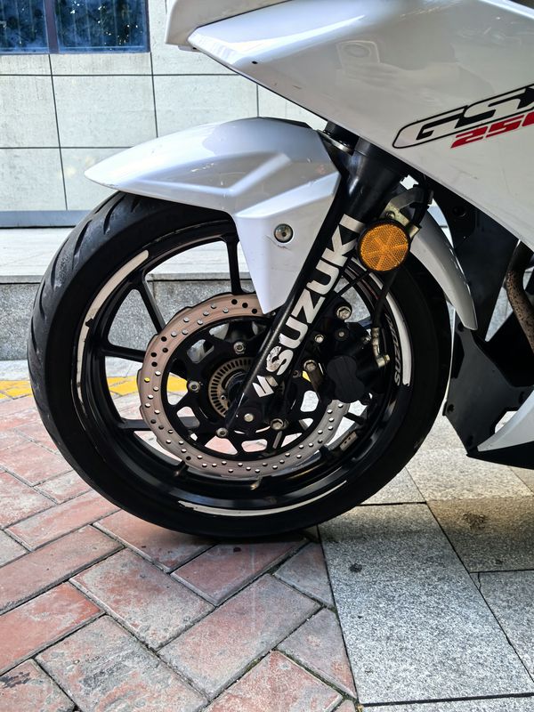 二手豪爵铃木GSX250R