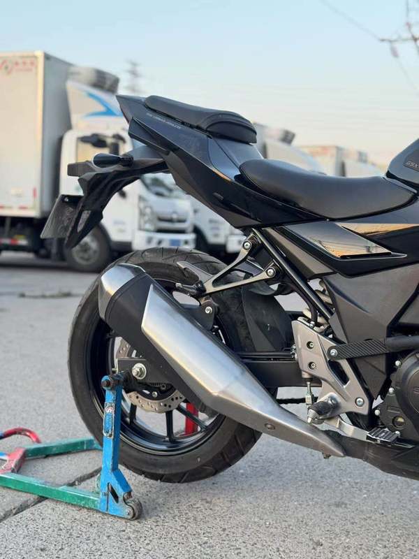 二手豪爵铃木GSX250R