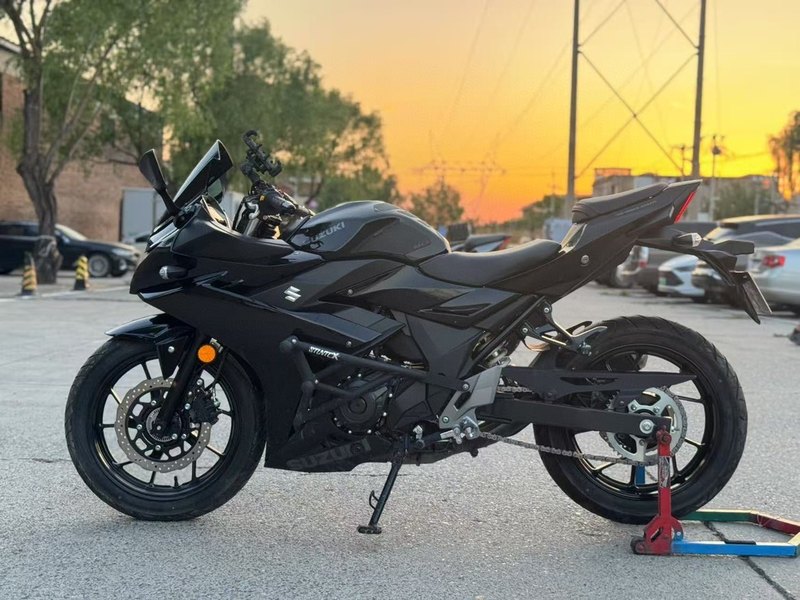 二手豪爵铃木GSX250R
