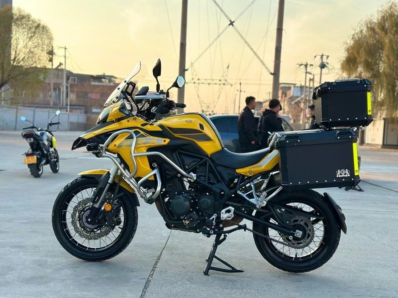 二手贝纳利金鹏 TRK502