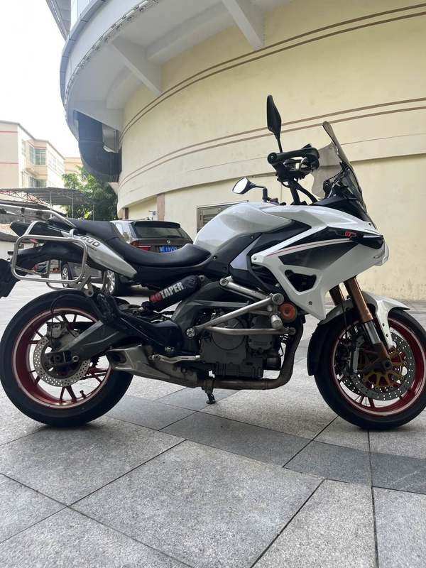 二手贝纳利BN 600 GT