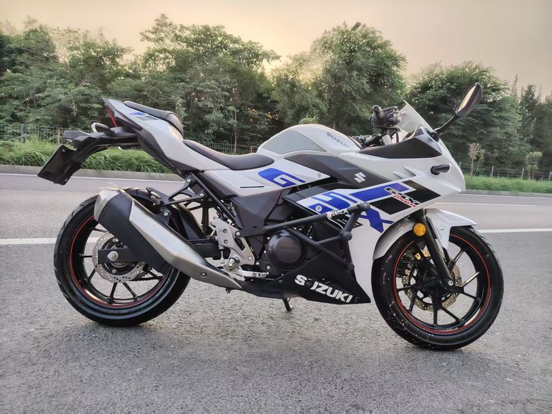 二手豪爵铃木GSX250R