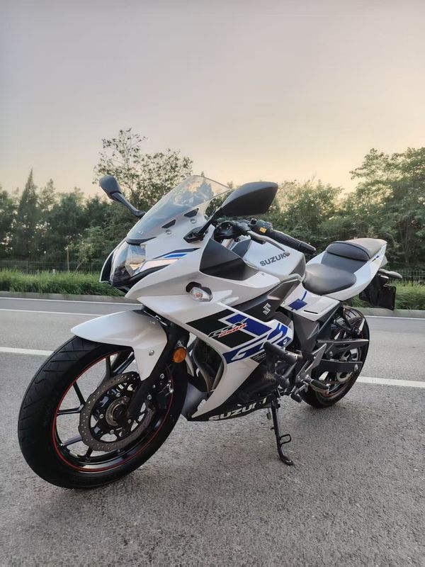 二手豪爵铃木GSX250R