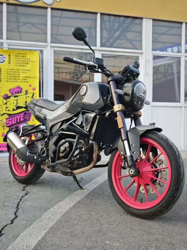 二手贝纳利幼狮 Leoncino 250