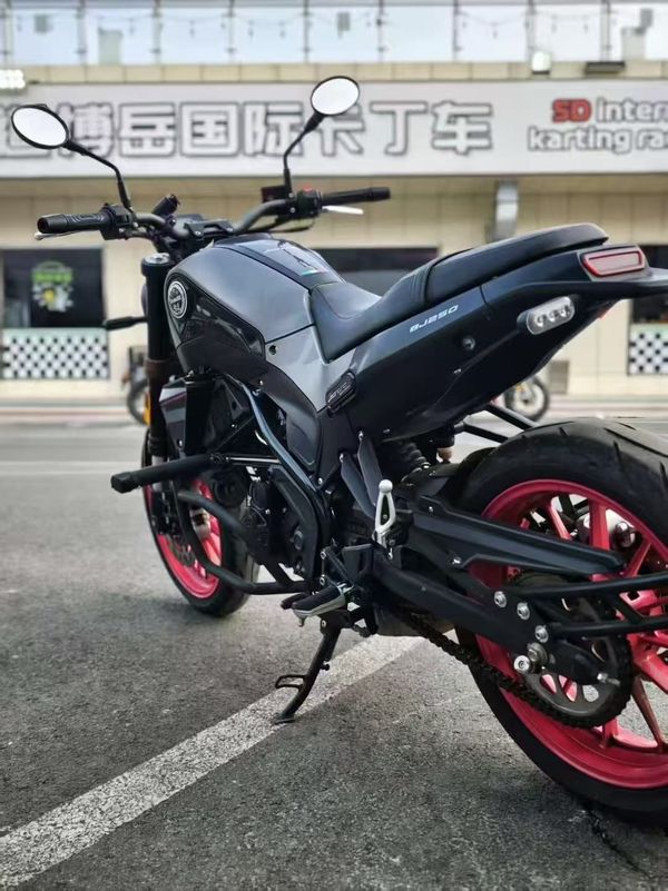 二手贝纳利幼狮 Leoncino 250